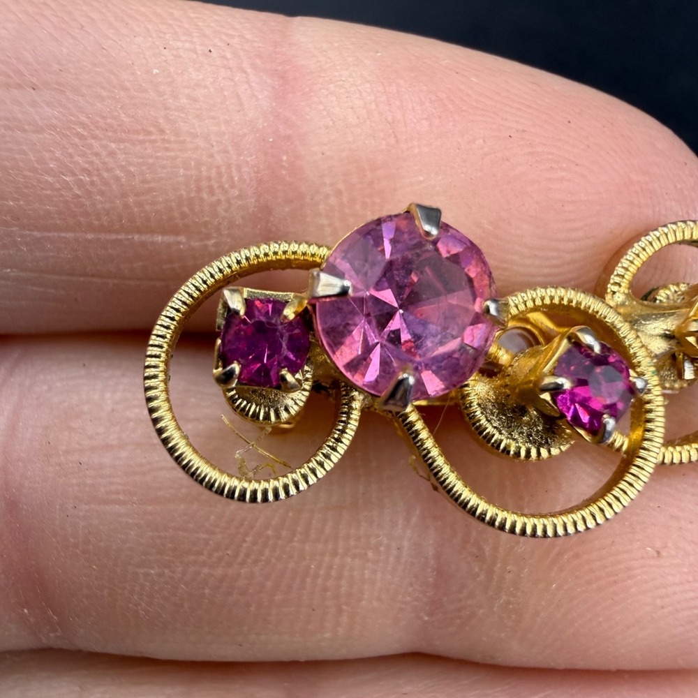 Vintage Rhinestone Brooch Gold Tone Pink Dainty Delicate - Picture 3 of 9